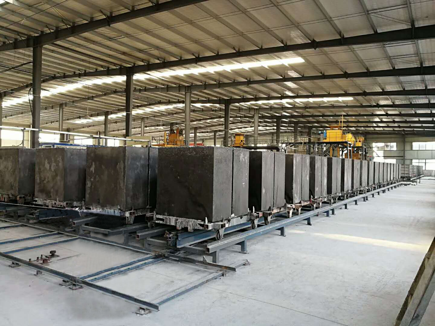 加(jiā)氣塊(kuài)生産線設(shè)備  免蒸加(jiā)氣磚設備(bèi)